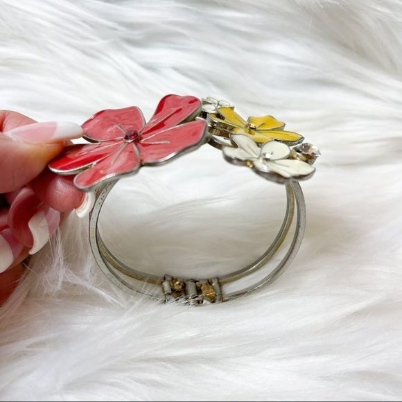 Beautiful Floral Cuff Bracelet 7” Enameled Flowers With Little Rhinestones - Picture 3 of 10